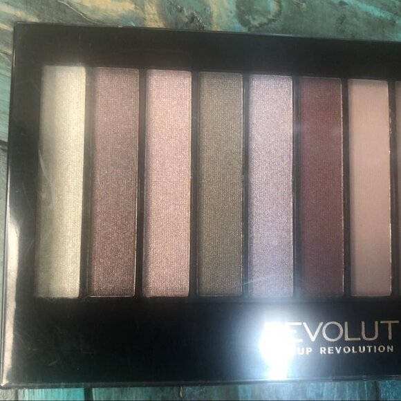 MAKEUP Revolution- Redemption Eyeshadow Pallet - Picture 4 of 5